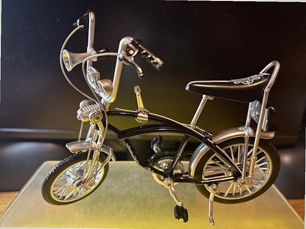 DIE-CAST BICYCLE 1:8 SCALE BLACK SCHWINN REPLICA METAL FRAME+PLASTIC+RUBBER TIRE