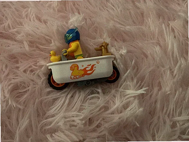 LEGO City: Bathtub Stunt Bike (60333) missing hair