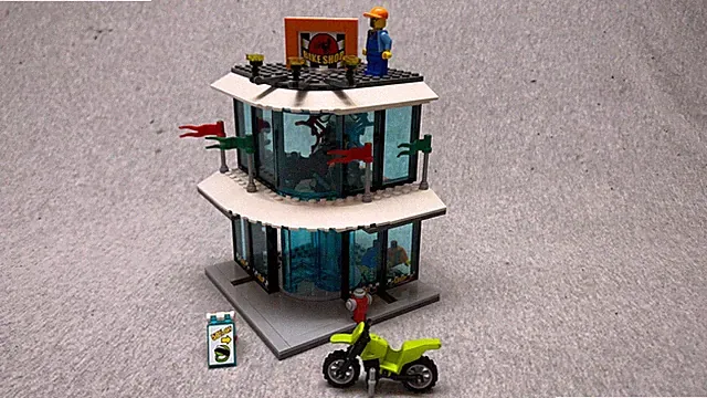 Lego City Bike Shop #60026 Complete, No Box, or Instructions, Motorcycles, Bikes