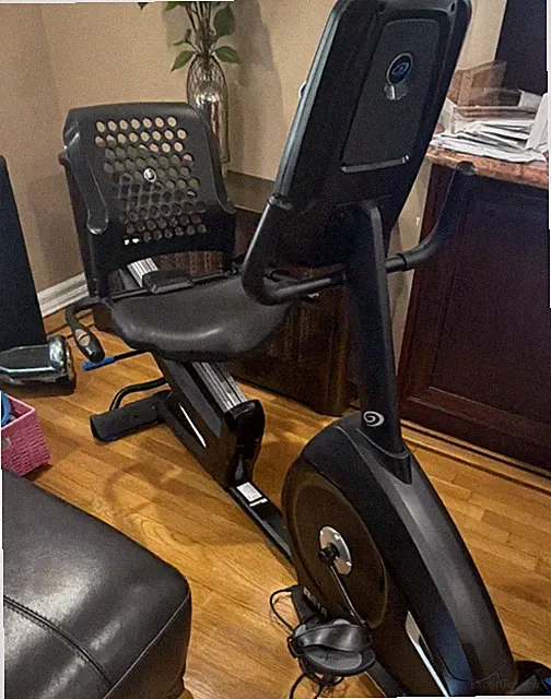 Nautilus R616 Recumbent Exercise Bike Bluetooth Monitor 29 Programs Black
